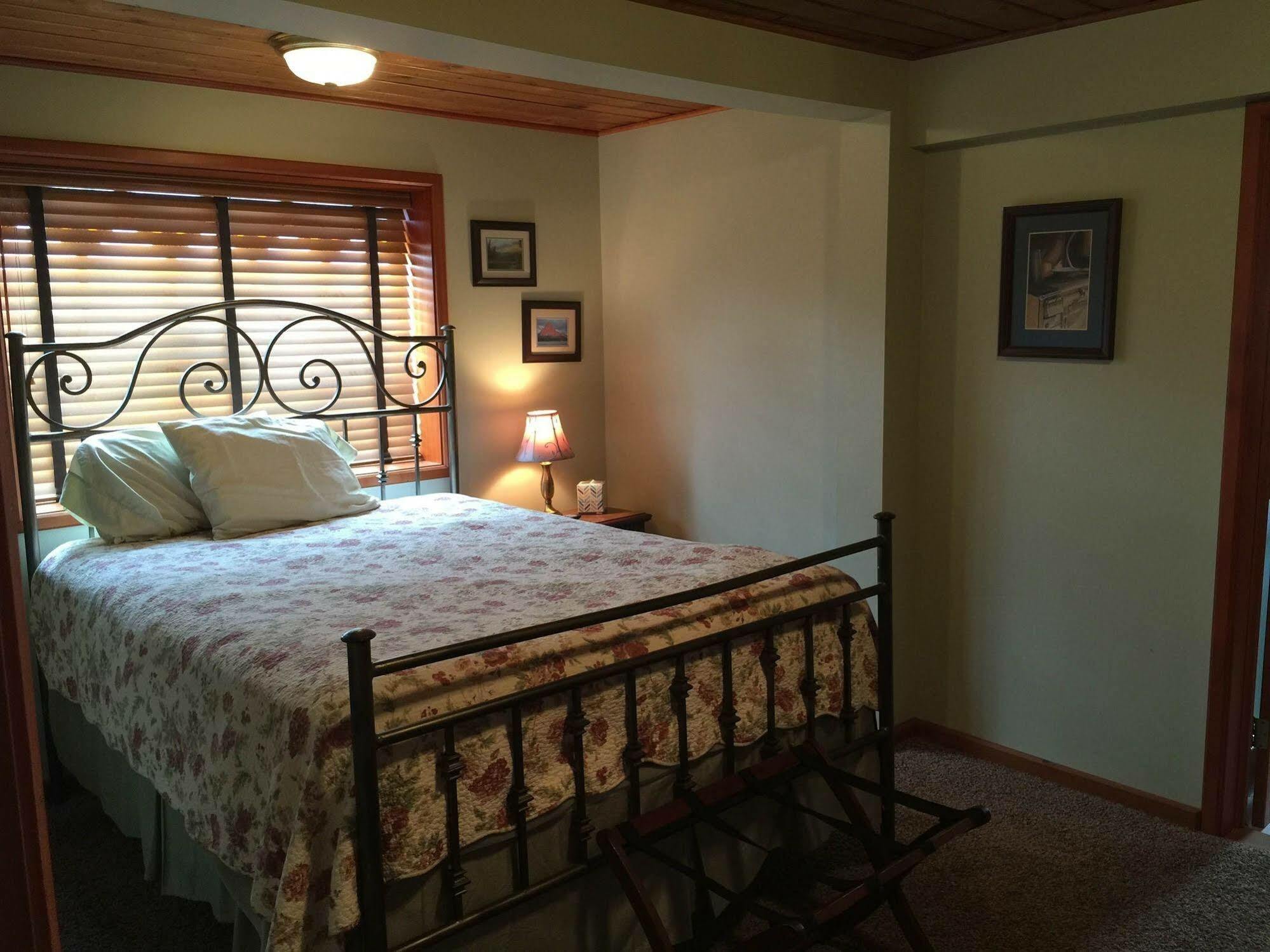 Whistling Swan Motel East Glacier Park Village Esterno foto