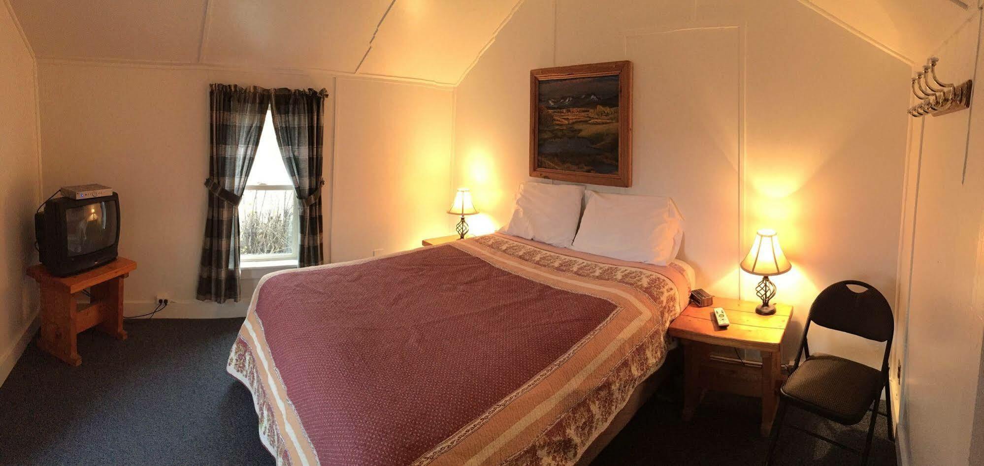 Whistling Swan Motel East Glacier Park Village Esterno foto