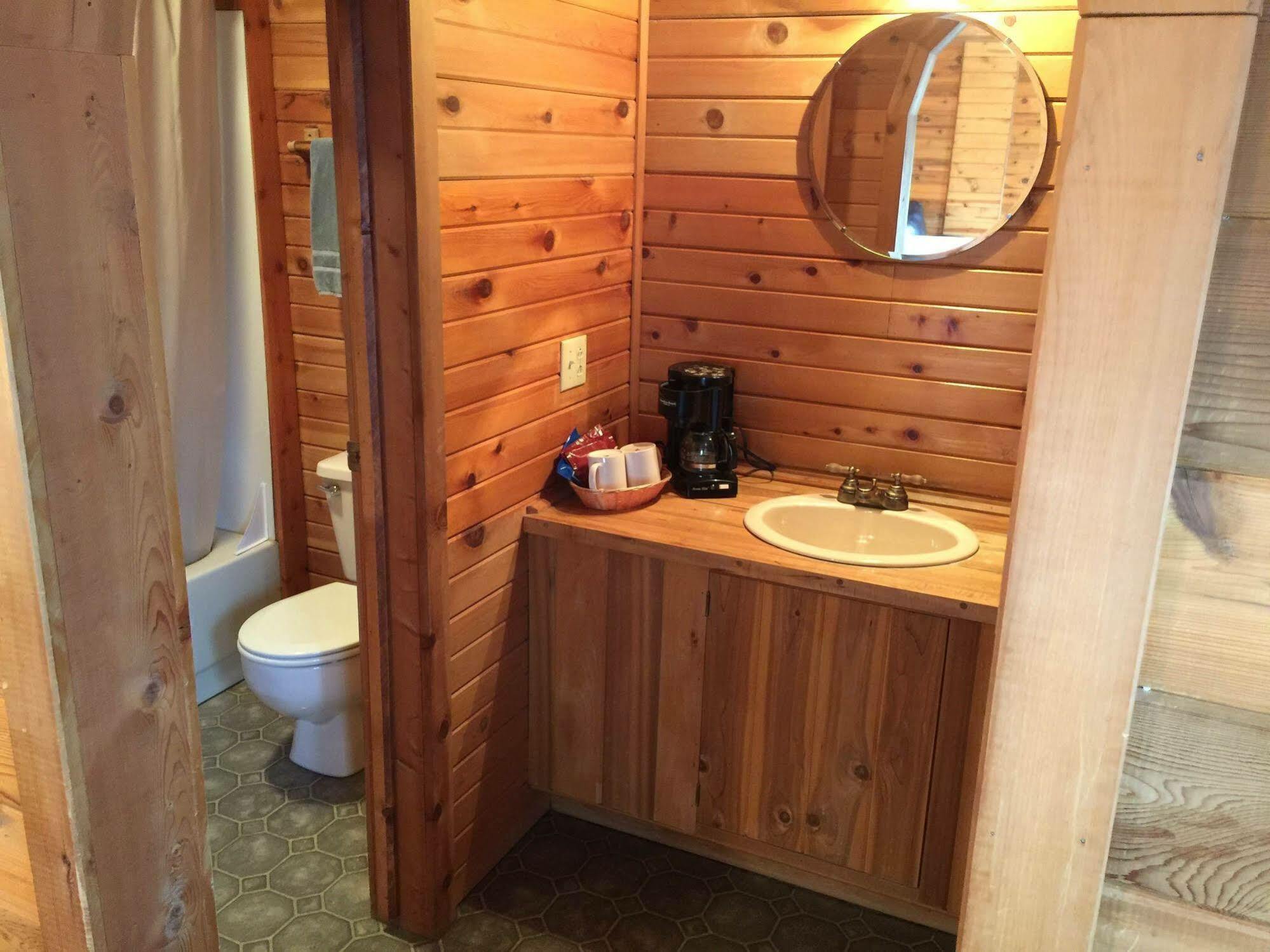 Whistling Swan Motel East Glacier Park Village Esterno foto