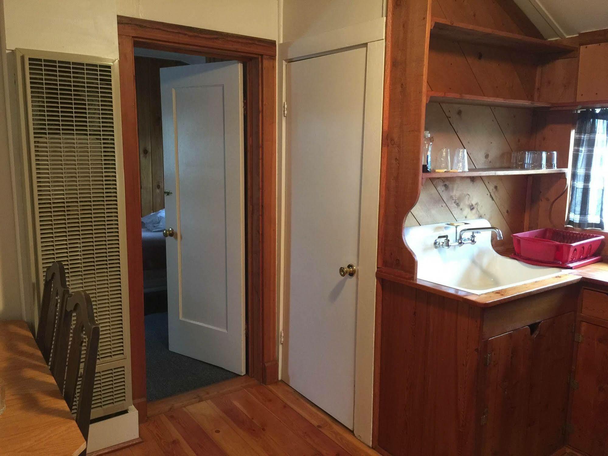 Whistling Swan Motel East Glacier Park Village Esterno foto