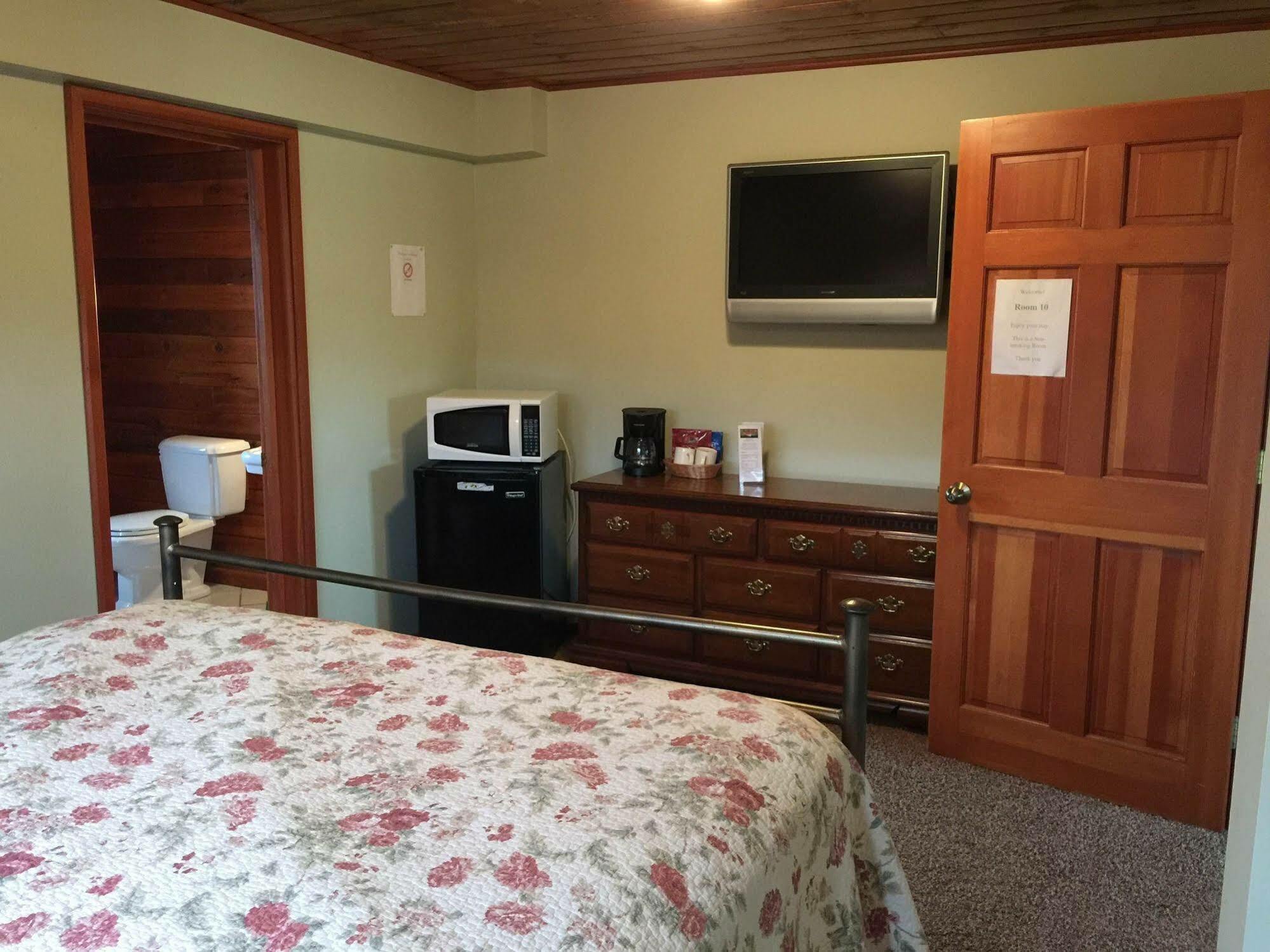 Whistling Swan Motel East Glacier Park Village Esterno foto